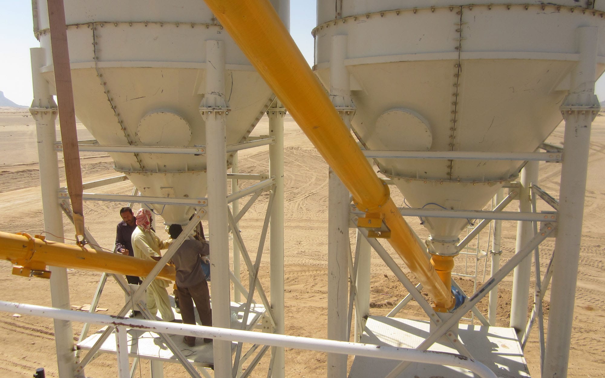 Preventing Cement Screw Conveyor Caking in High-Humidity Tropical Construction Sites